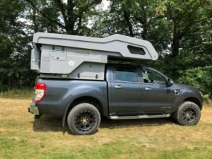 Pickup mit Wohnkabine von DUX CAMPER